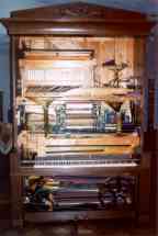 Interior view of the Philipps keyboard style Paganini Model 3 Violin-Piano.