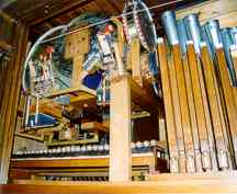 Close-up of the trapwork (drums and other striking effects) in the Weber Maesto.